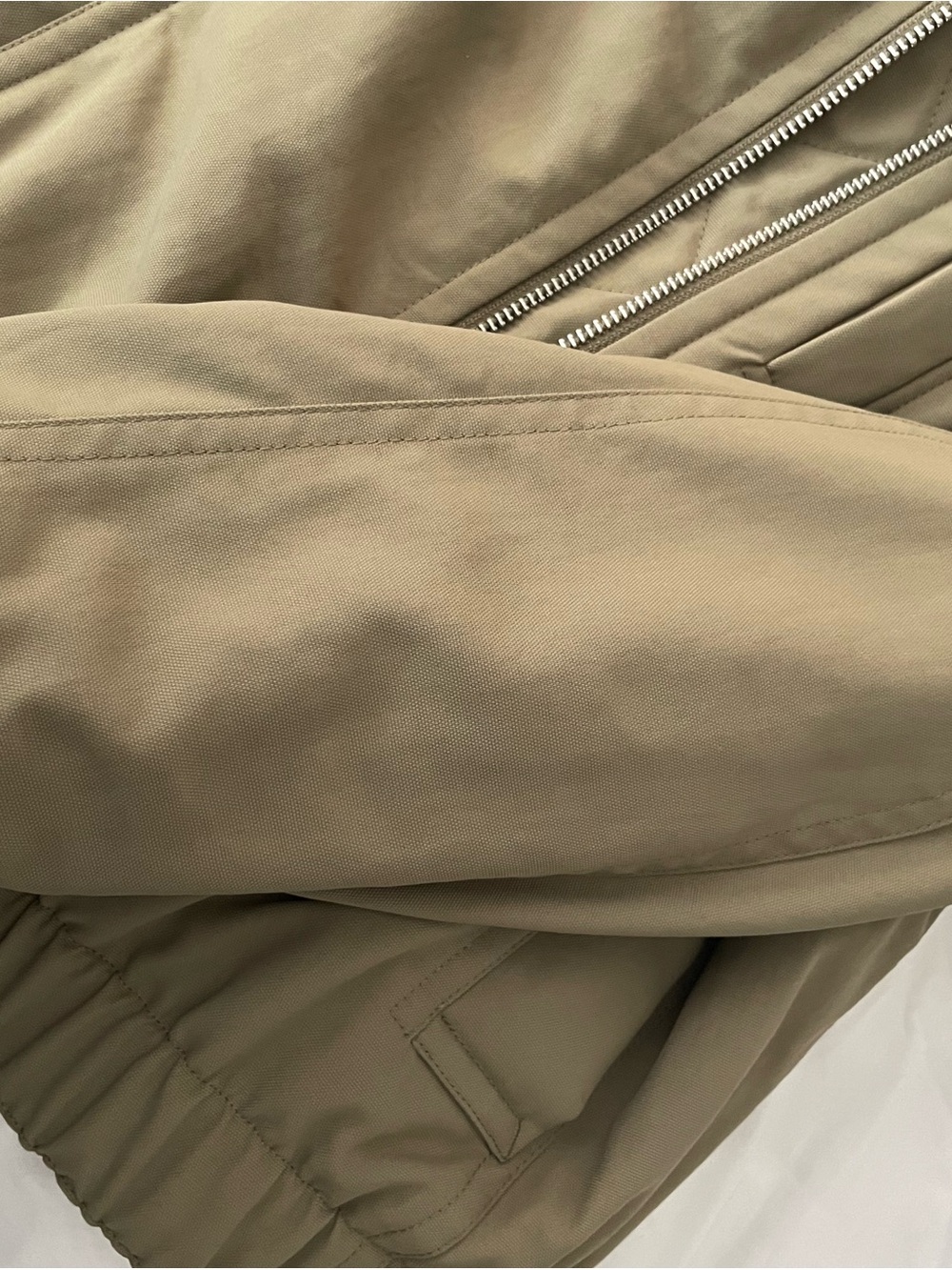 $500 Vince Lightweight Bomber Jacket in light army green size xs - Picture 11 of 12